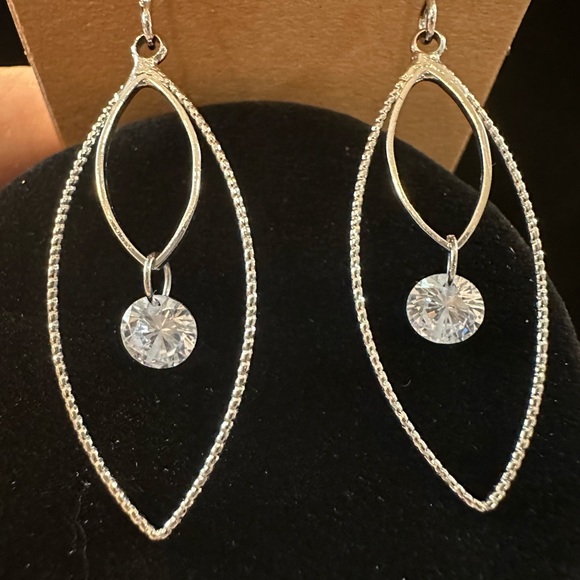 Elegant Silver Drop Earrings with Crystal Accents - Picture 5 of 5